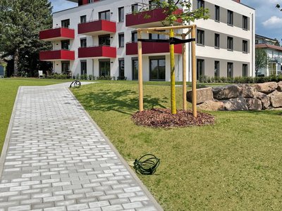 Wohnanlage Zur Alten Gärtnerei mit grünem Innenhof und Spielbereich